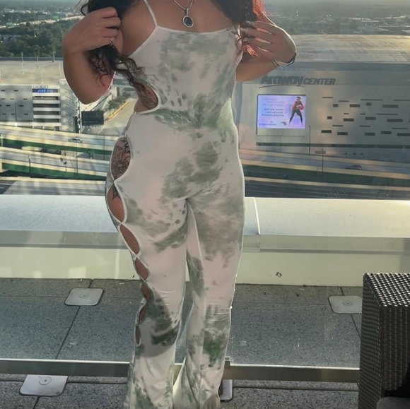 Shein One piece Size M-L - Picture 4 of 5